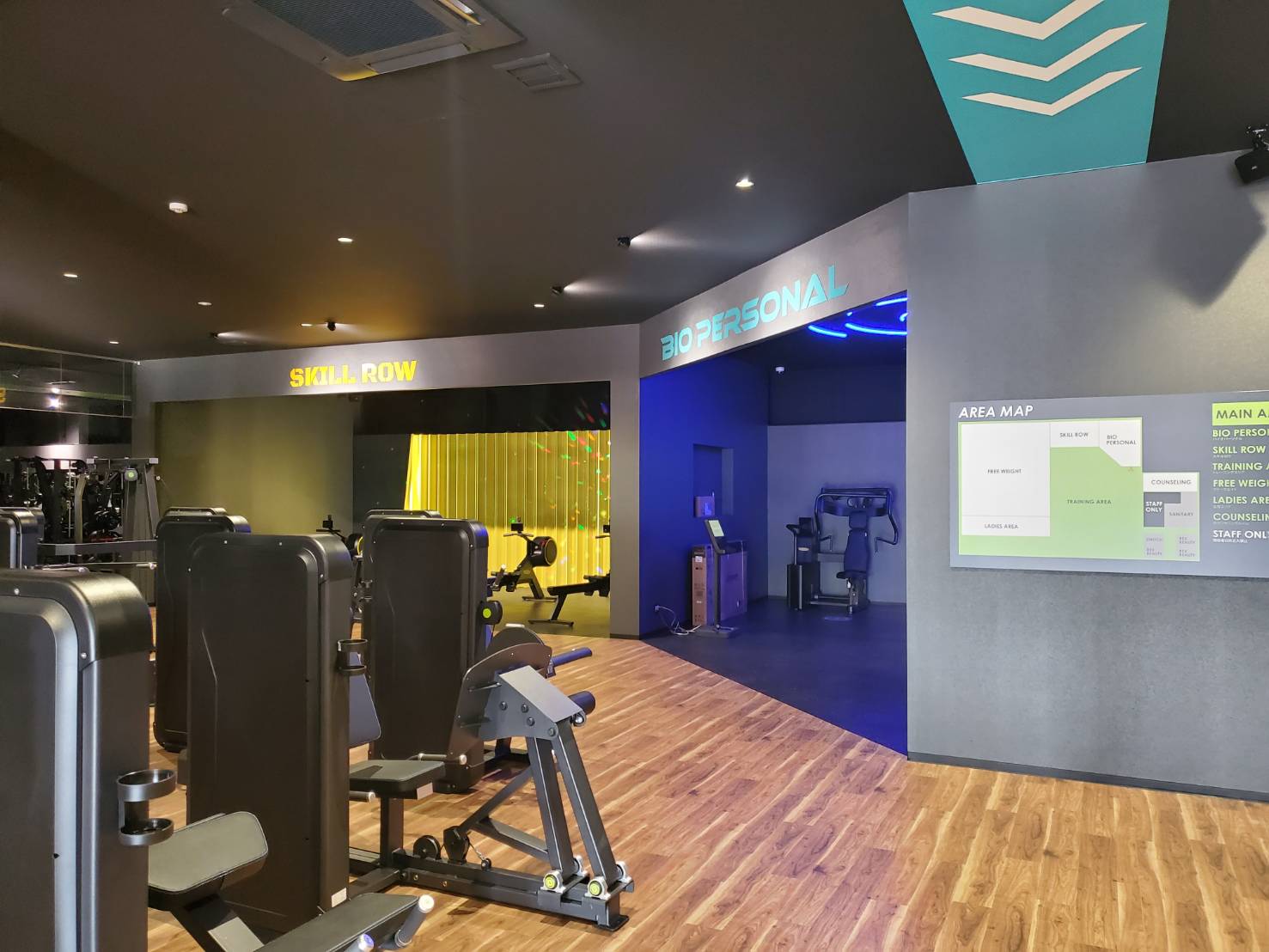 スポーツジムREX エントランス壁面デザイン