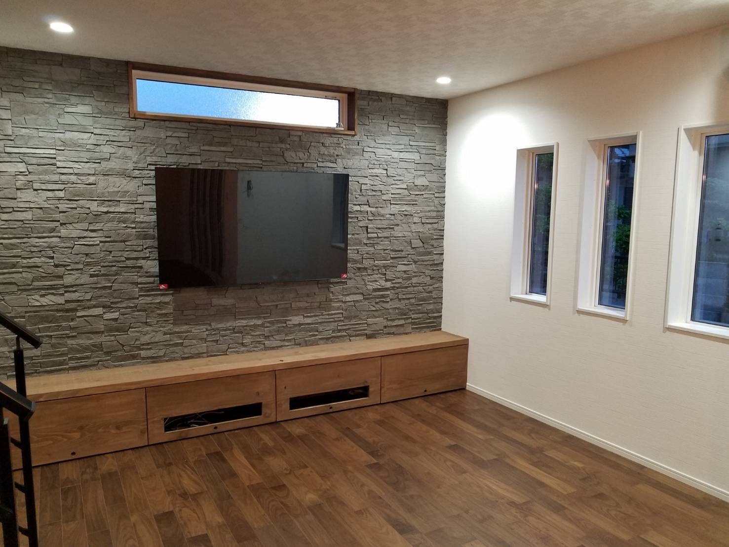 M様邸 内観 リビング壁面