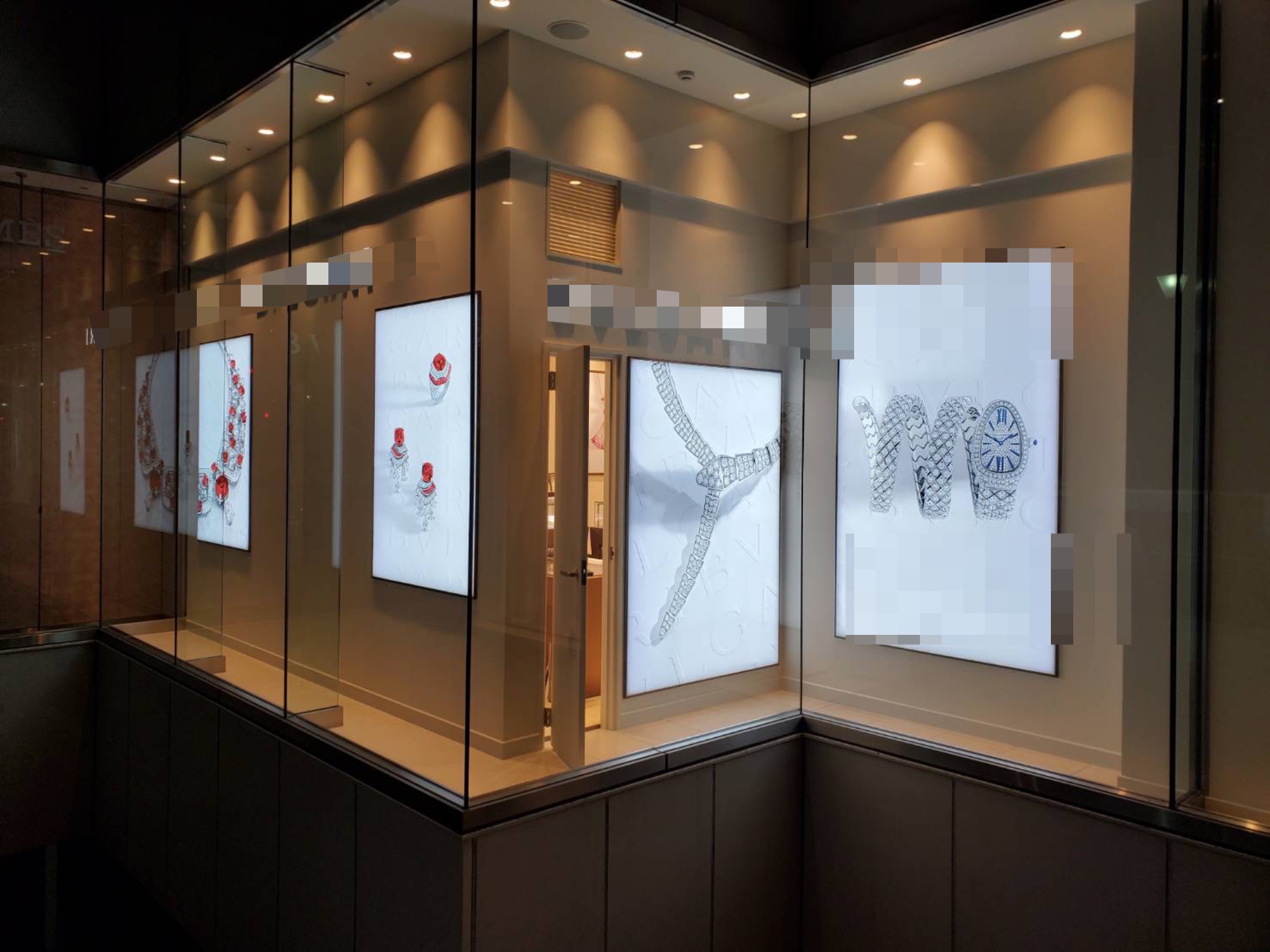 百貨店内ブランド店舗 外観2