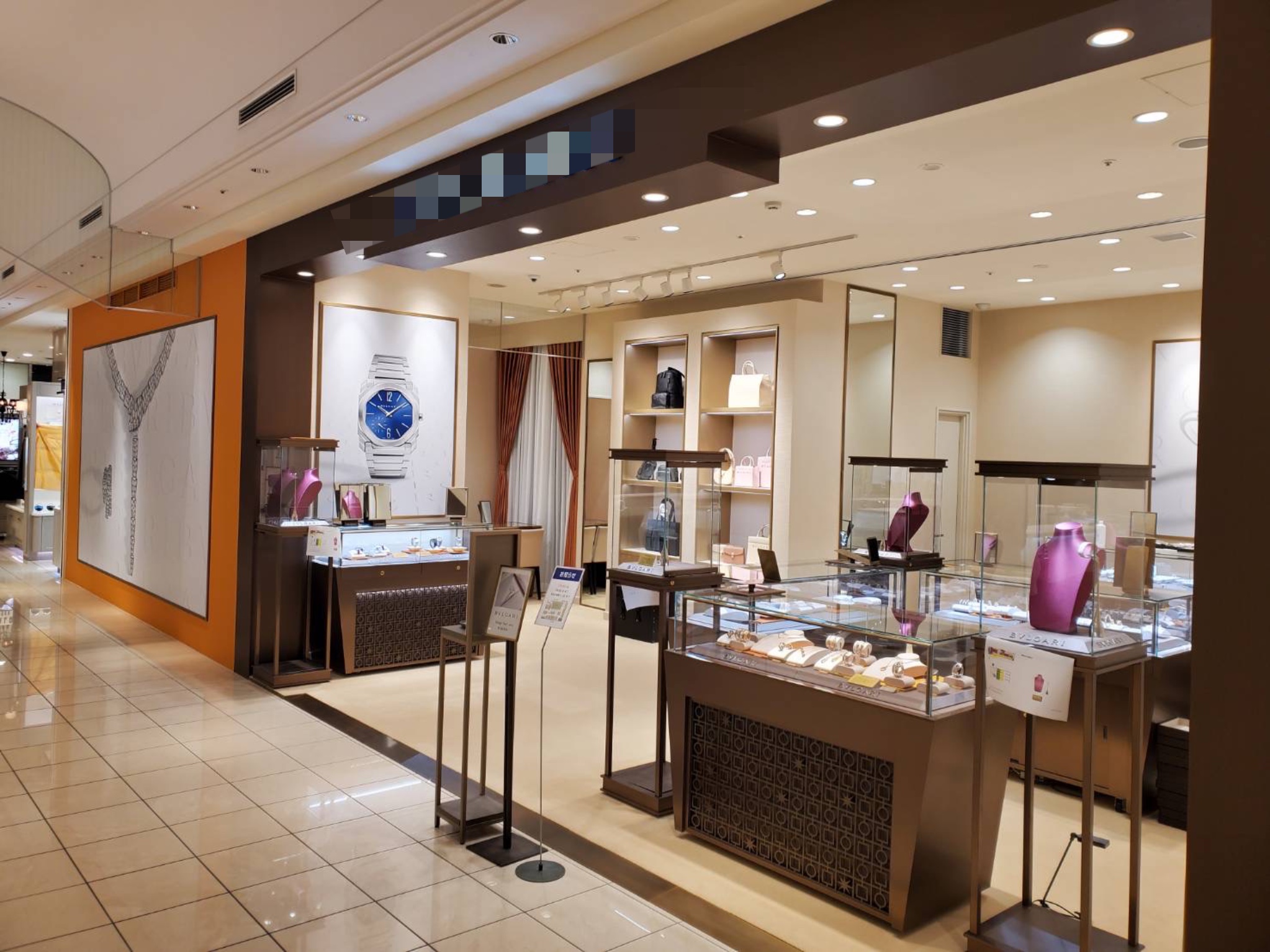 百貨店内ブランド店舗 外観1